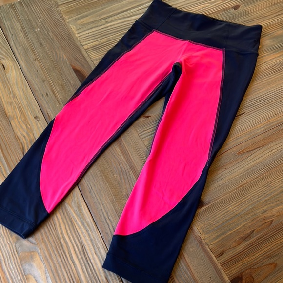 Athleta Pants - Athleta Leggings Cropped  XS
